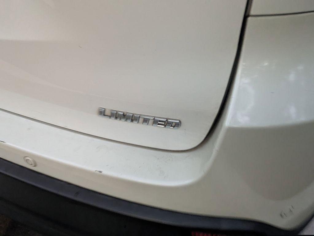 used 2015 Toyota Highlander car, priced at $17,231