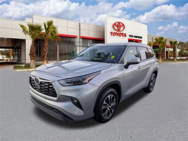 used 2022 Toyota Highlander car, priced at $30,691