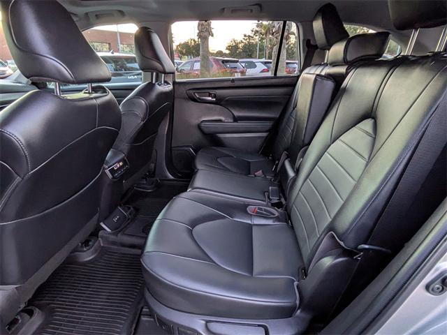 used 2022 Toyota Highlander car, priced at $30,691