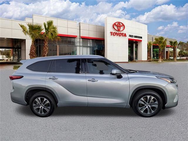used 2022 Toyota Highlander car, priced at $30,691
