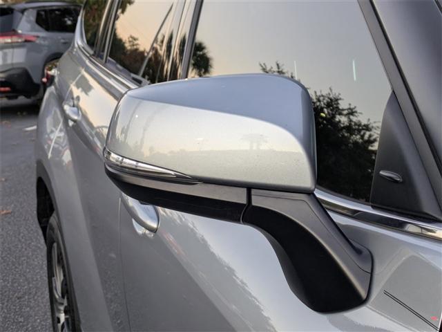 used 2022 Toyota Highlander car, priced at $30,691