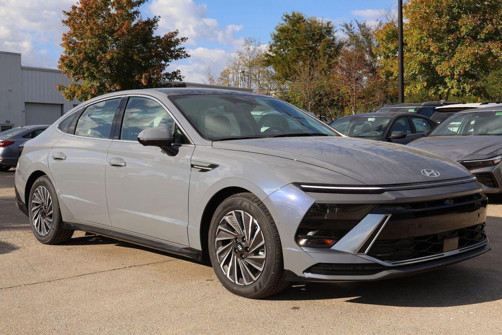 new 2026 Hyundai Sonata Hybrid car, priced at $39,350