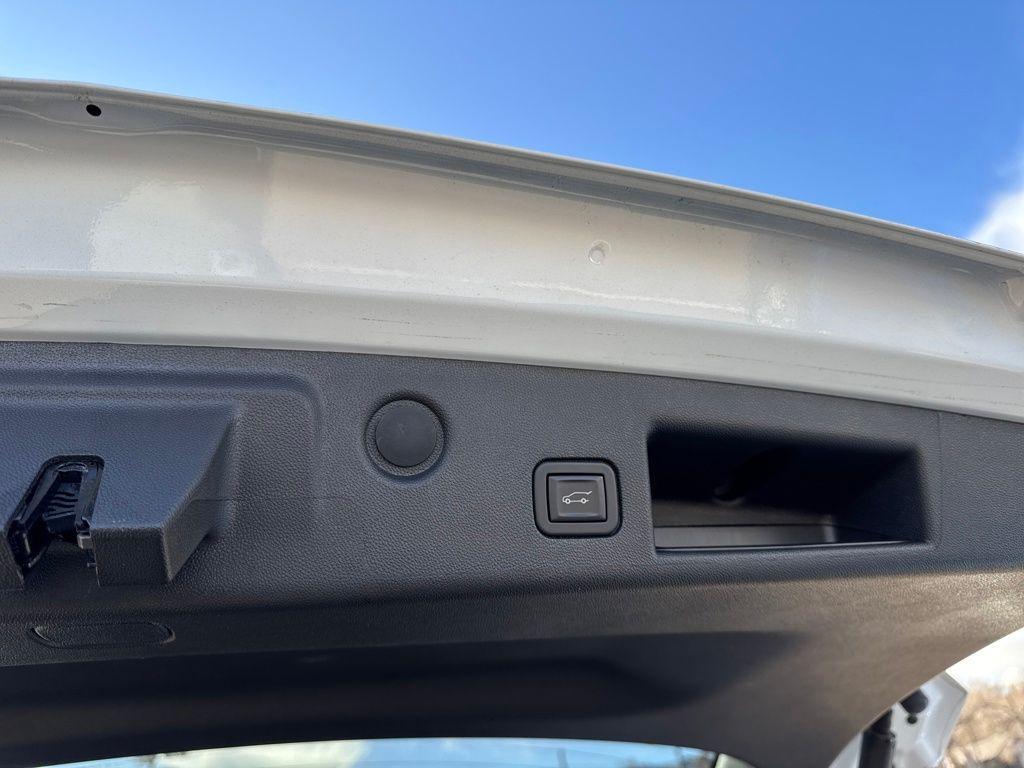 used 2023 Chevrolet Equinox car, priced at $25,193