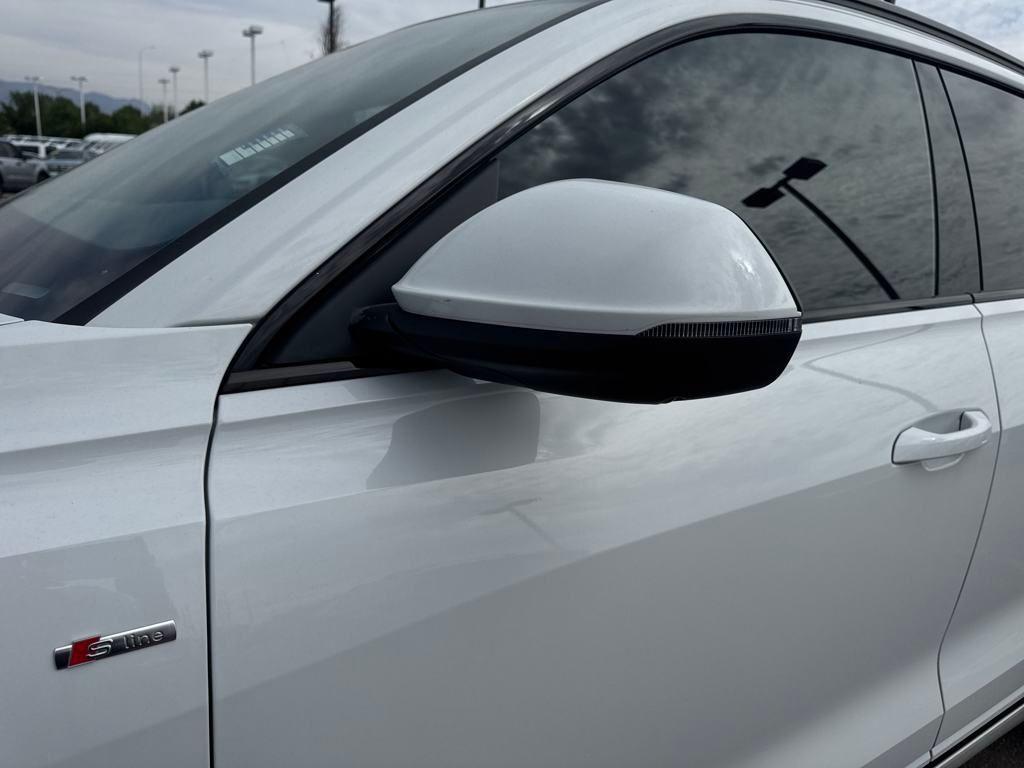 2019 Glacier White Metallic Audi Q8