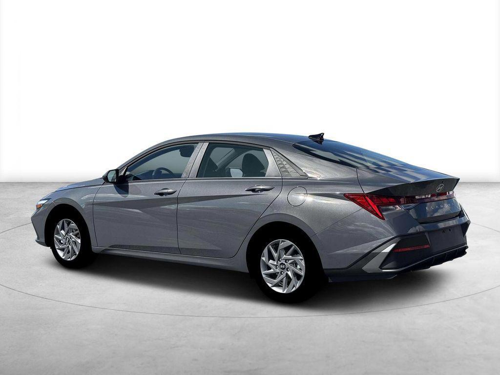 new 2026 Hyundai ELANTRA HEV car, priced at $26,585