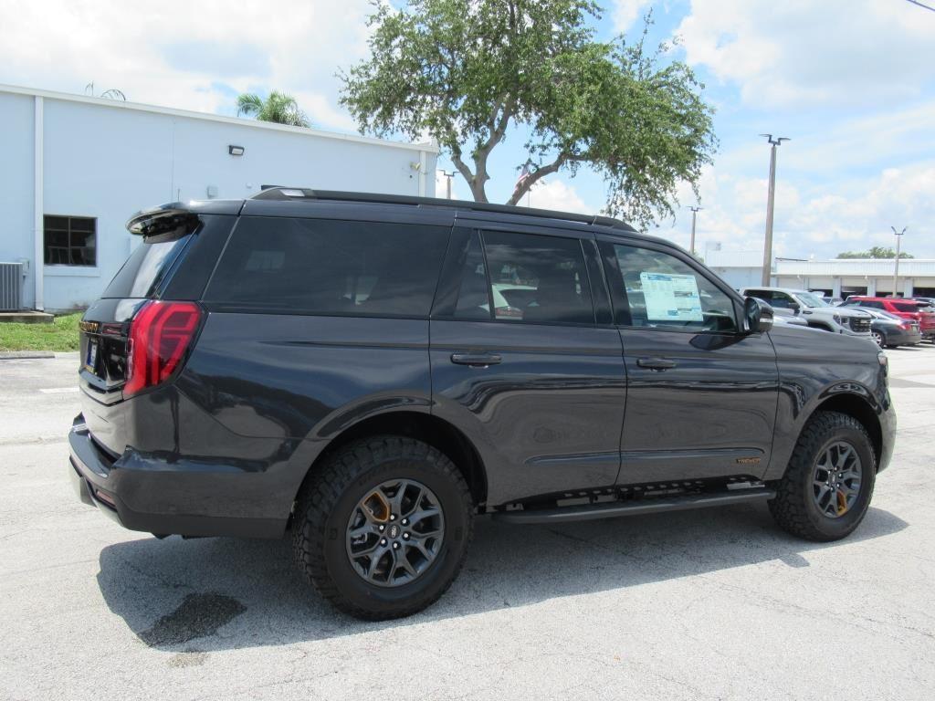new 2025 Ford Expedition car, priced at $76,317