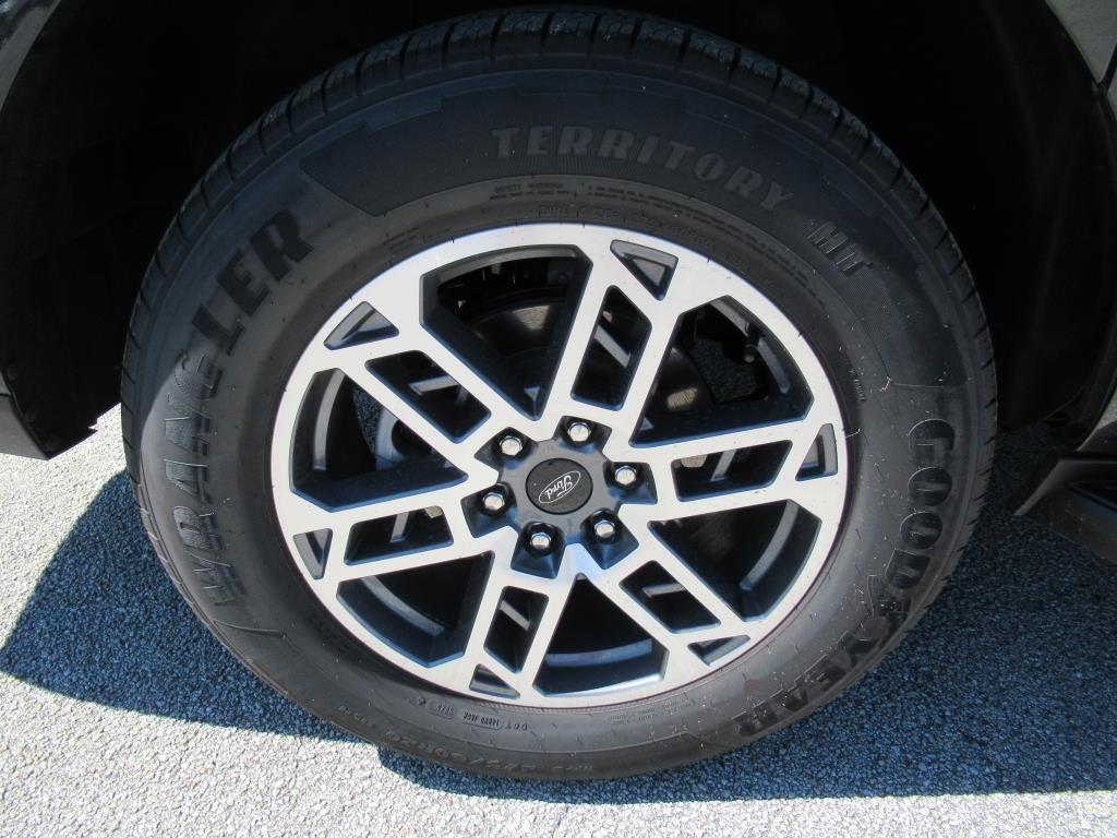 new 2025 Ford Expedition Max car, priced at $65,969