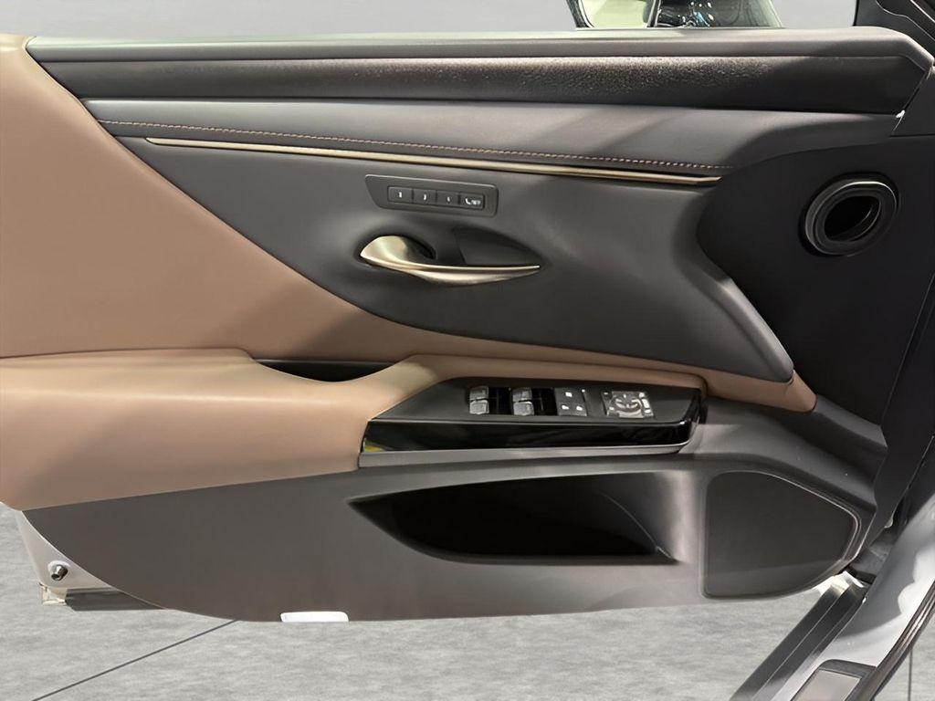 used 2022 Lexus ES 350 car, priced at $22,131