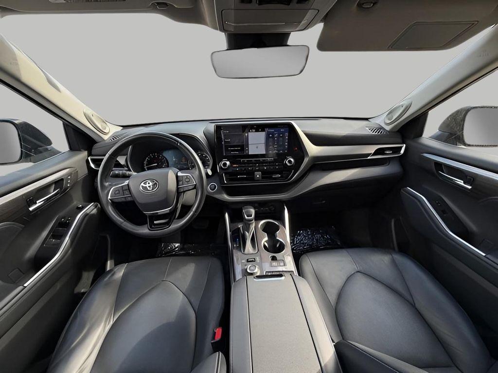 used 2021 Toyota Highlander car, priced at $36,592