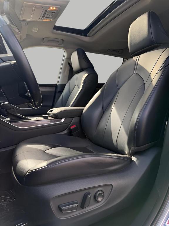 used 2021 Toyota Highlander car, priced at $36,592