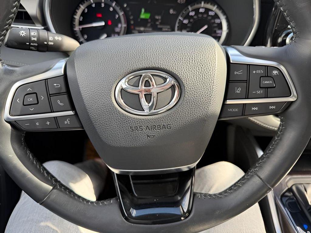 used 2021 Toyota Highlander car, priced at $36,592