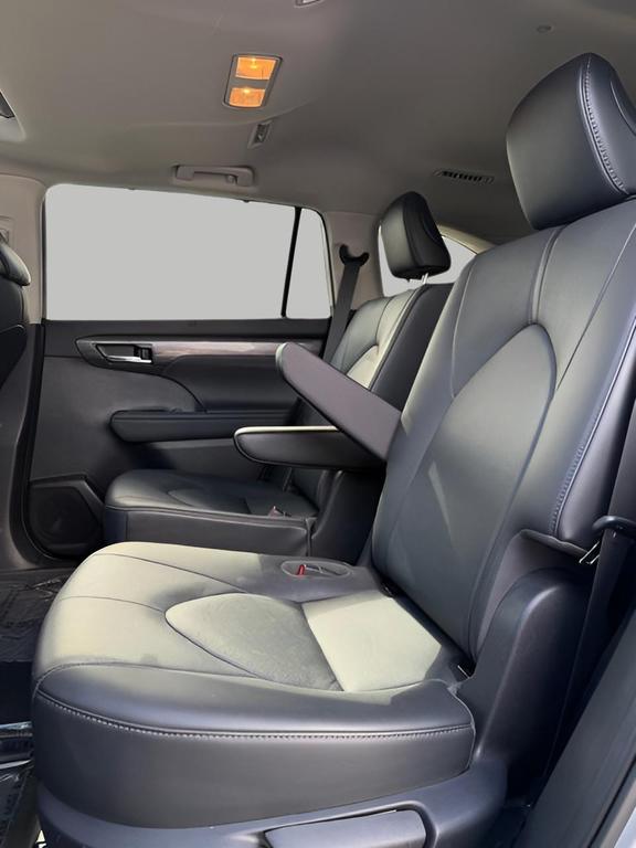 used 2021 Toyota Highlander car, priced at $36,592