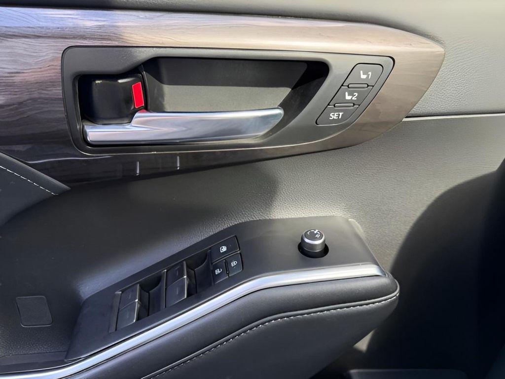 used 2021 Toyota Highlander car, priced at $36,592
