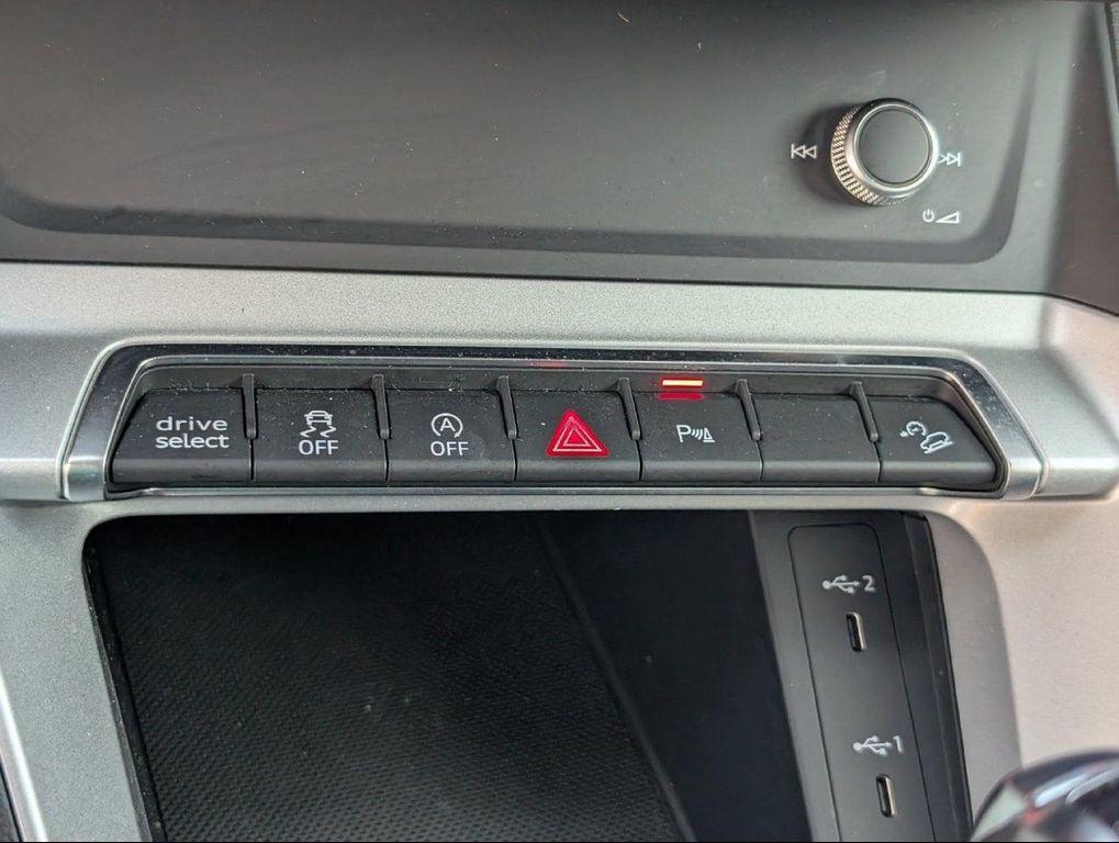 Audi Q3 view 17