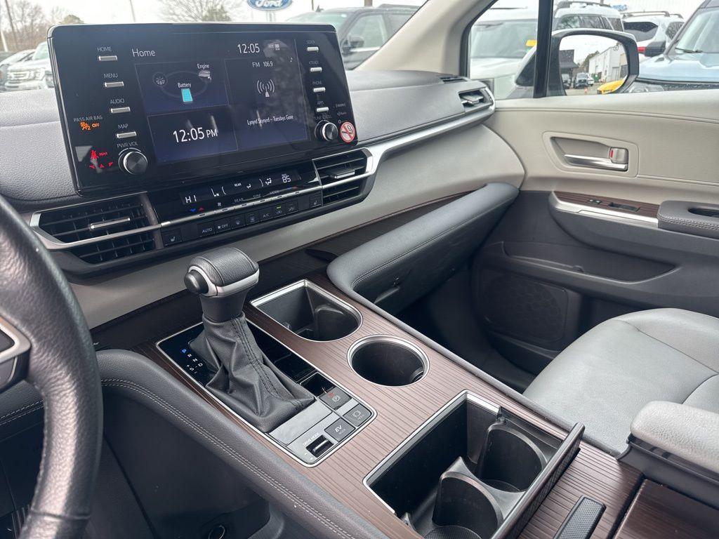 used 2024 Toyota Sienna car, priced at $39,733