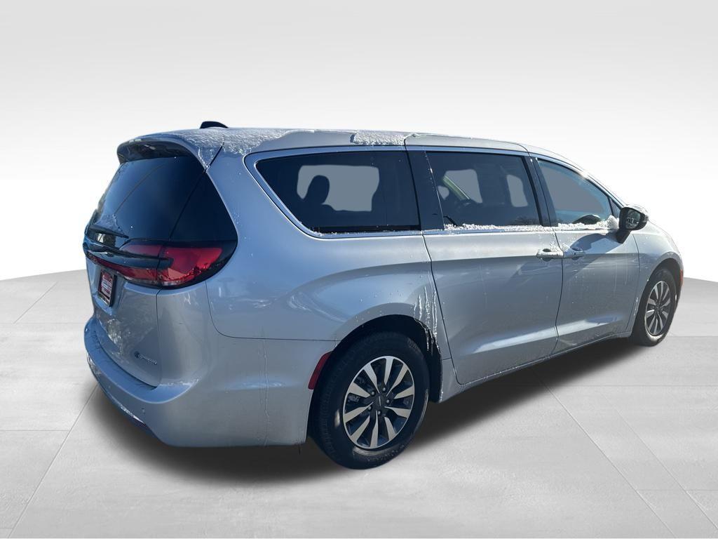 used 2023 Chrysler Pacifica Hybrid car, priced at $22,222