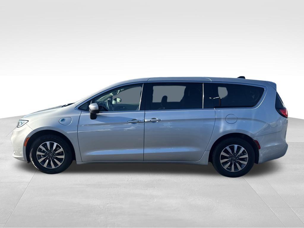 used 2023 Chrysler Pacifica Hybrid car, priced at $22,222