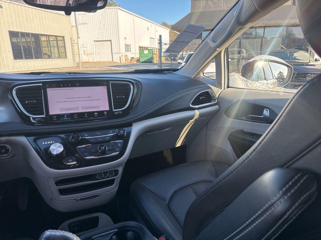 used 2023 Chrysler Pacifica Hybrid car, priced at $22,222