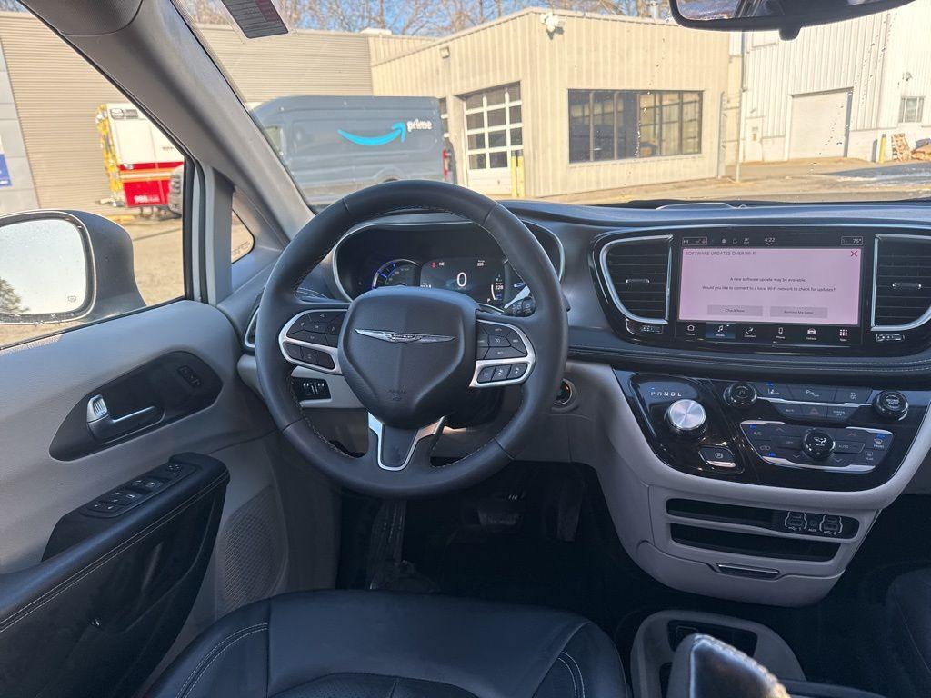 used 2023 Chrysler Pacifica Hybrid car, priced at $22,222