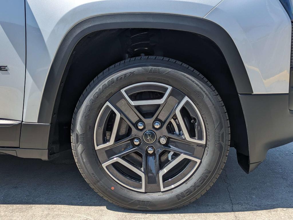 new 2026 Jeep Cherokee car, priced at $39,297