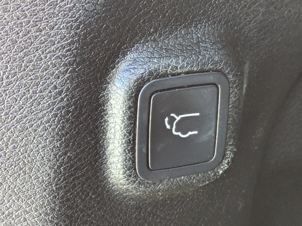 used 2019 Jeep Cherokee car, priced at $15,986