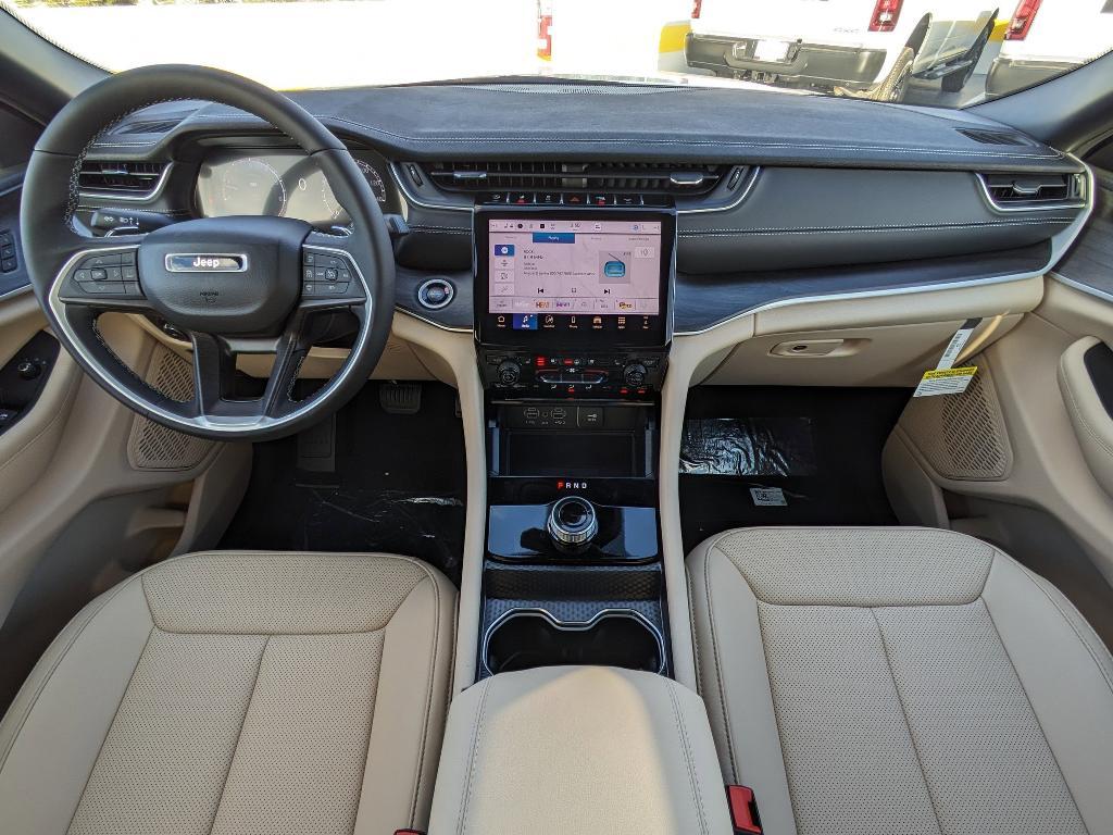 new 2025 Jeep Grand Cherokee car, priced at $41,775