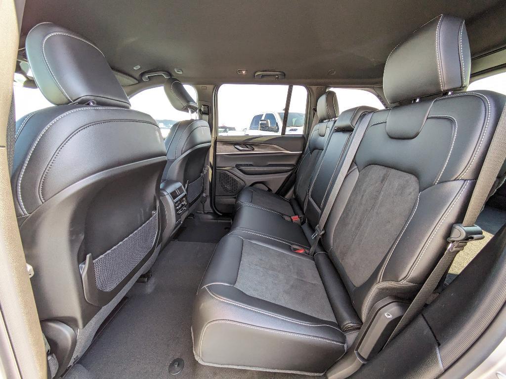 new 2026 Jeep Grand Cherokee car, priced at $46,025