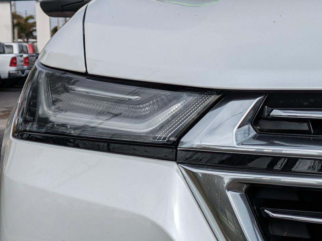 used 2023 Chevrolet Traverse car, priced at $35,986