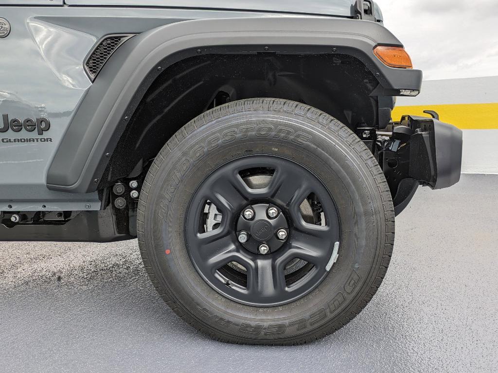 new 2026 Jeep Gladiator car, priced at $43,085