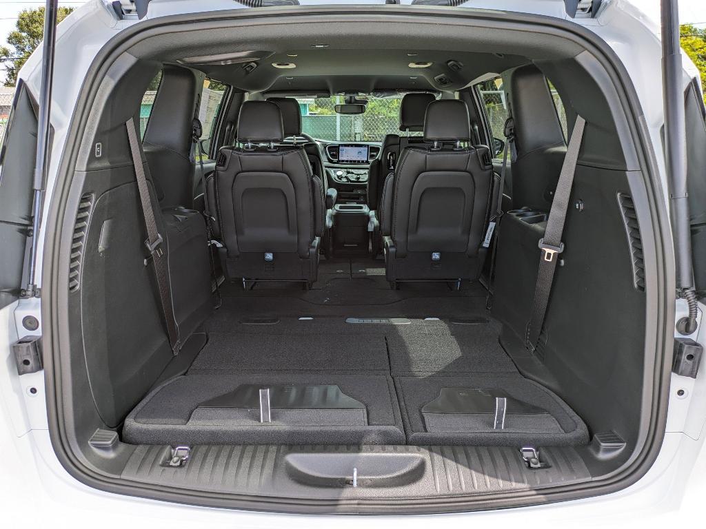 new 2026 Chrysler Pacifica car, priced at $43,289