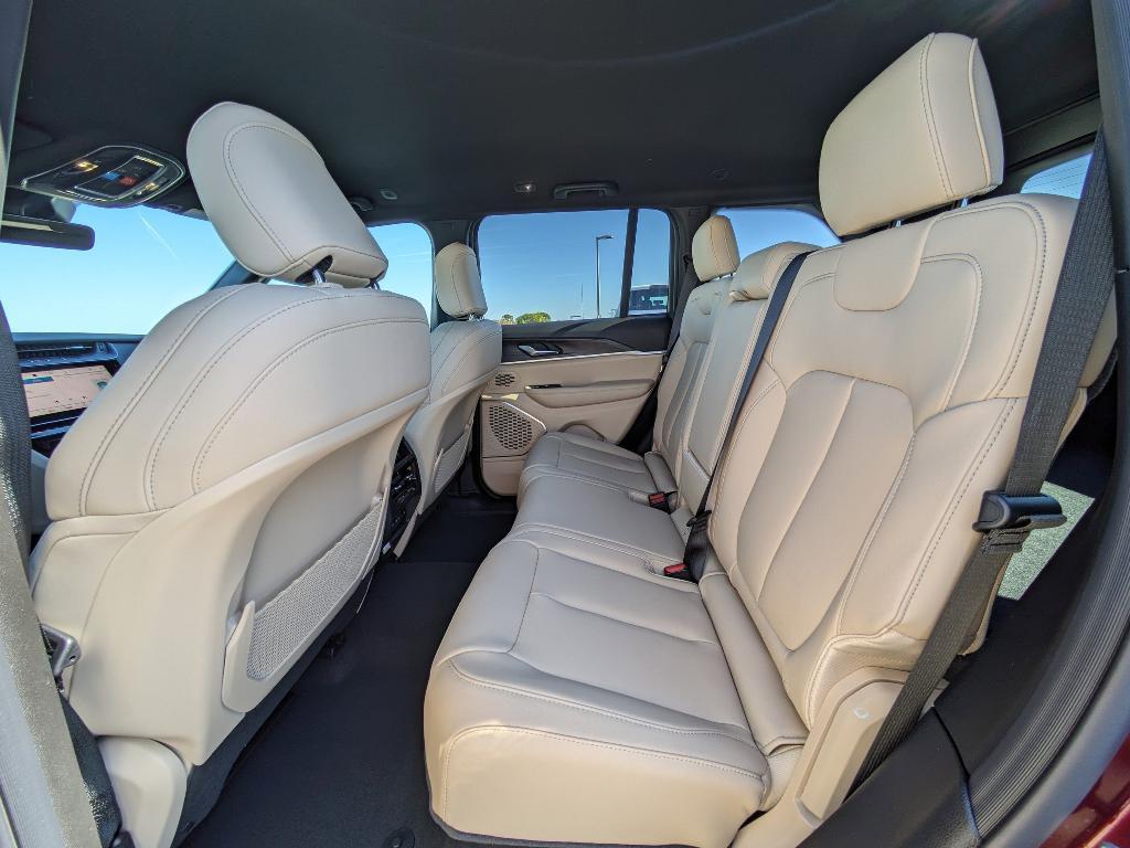 new 2026 Jeep Grand Cherokee car, priced at $42,375