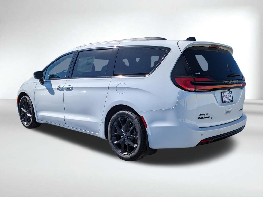 new 2026 Chrysler Pacifica car, priced at $49,877
