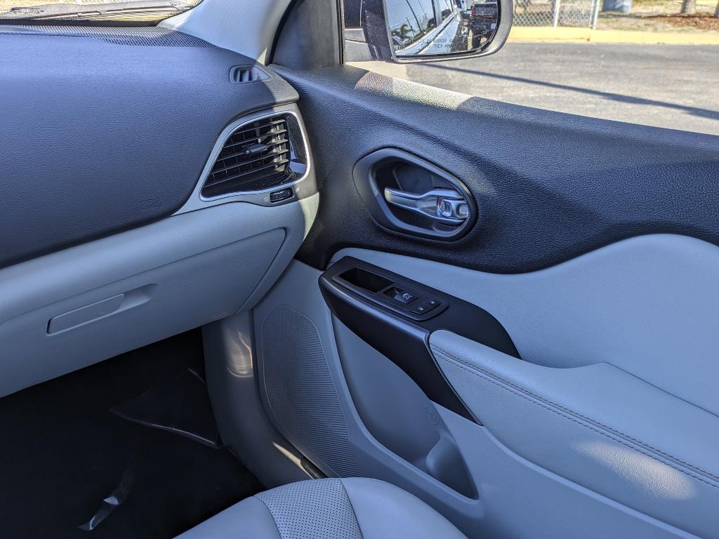 used 2019 Jeep Cherokee car, priced at $20,986