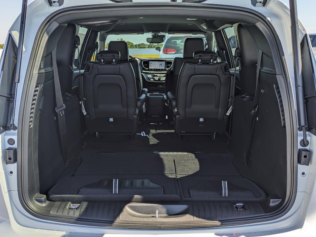 new 2026 Chrysler Pacifica car, priced at $44,389