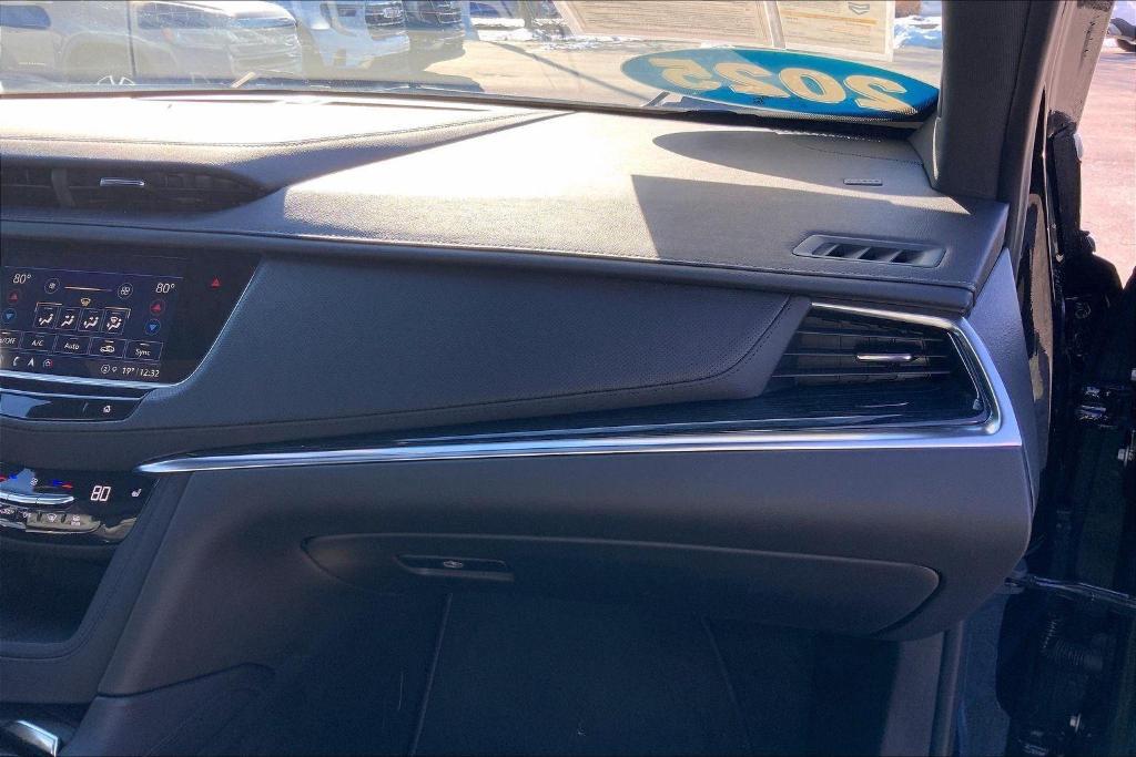 used 2025 Cadillac XT5 car, priced at $37,000