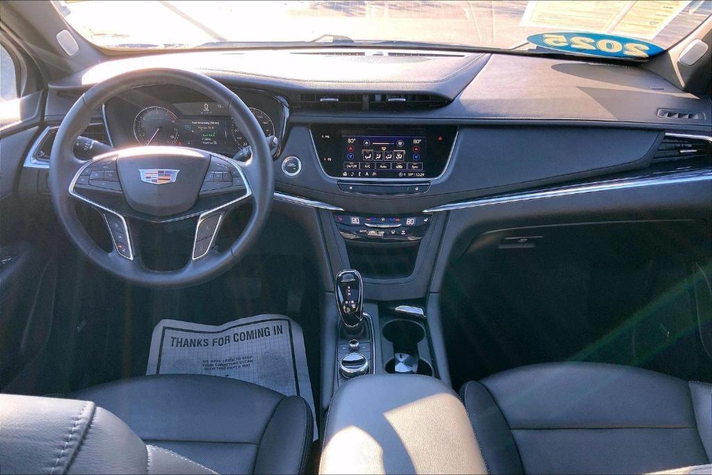 used 2025 Cadillac XT5 car, priced at $37,000