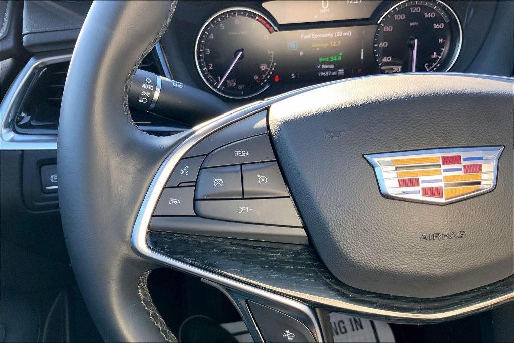 used 2025 Cadillac XT5 car, priced at $37,000