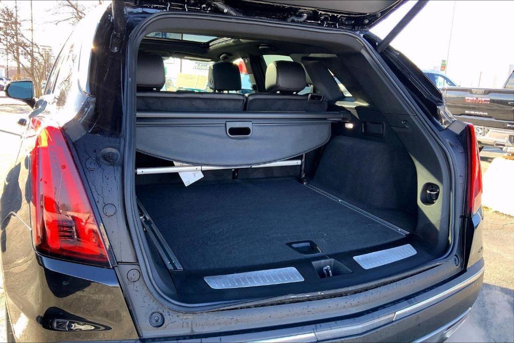 used 2025 Cadillac XT5 car, priced at $37,000