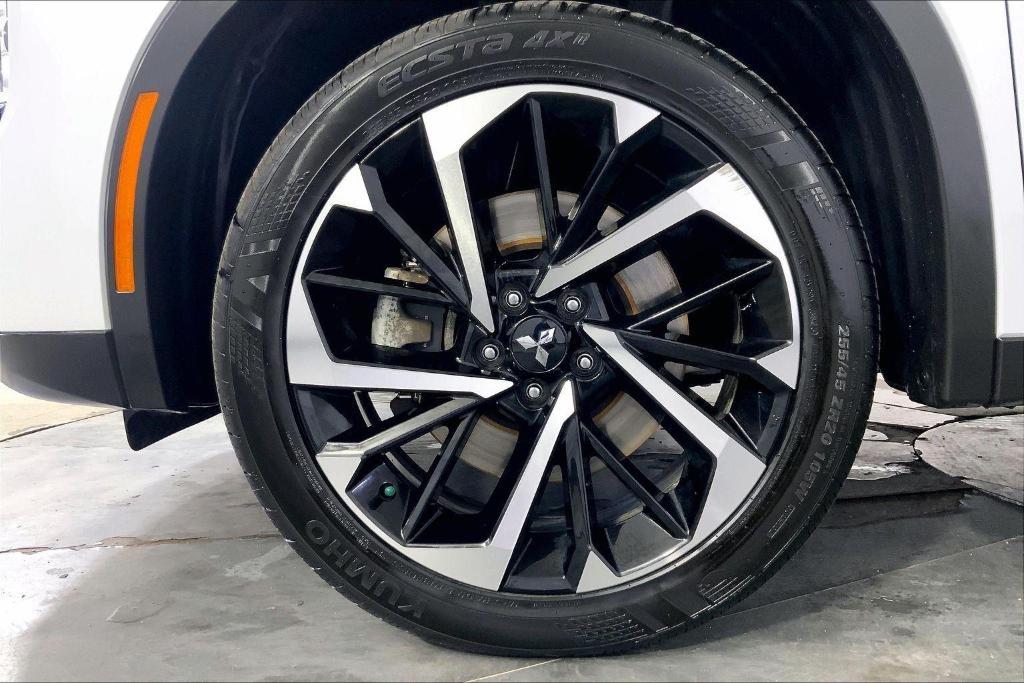 used 2024 Mitsubishi Outlander car, priced at $21,000