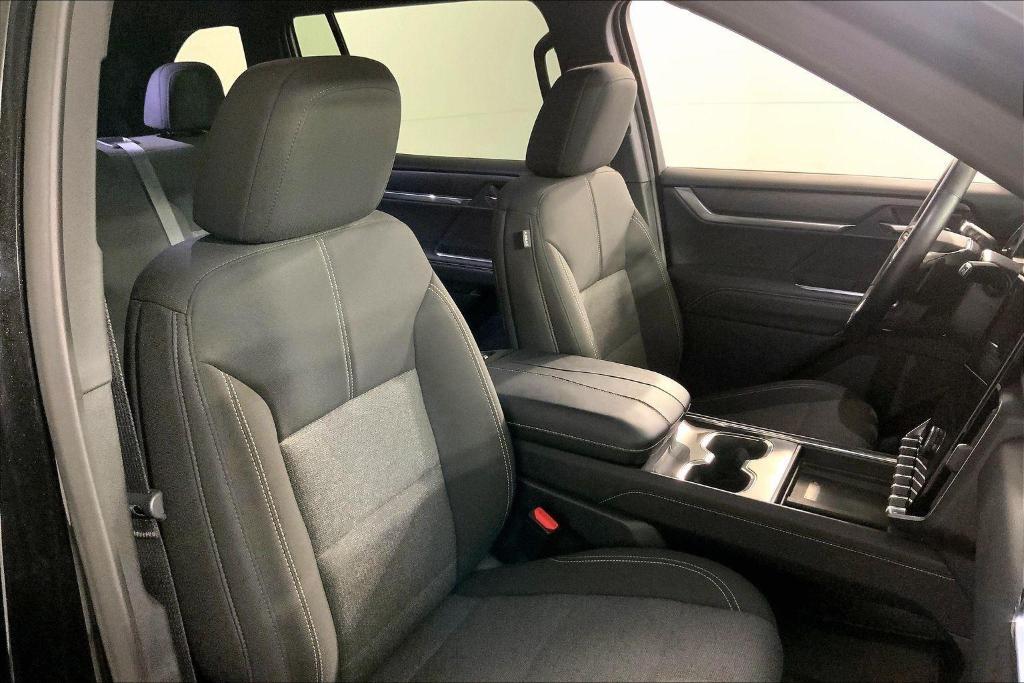 used 2025 GMC Acadia car, priced at $34,880