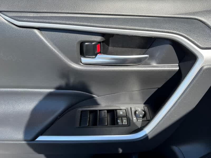 2021 Super White Toyota RAV4