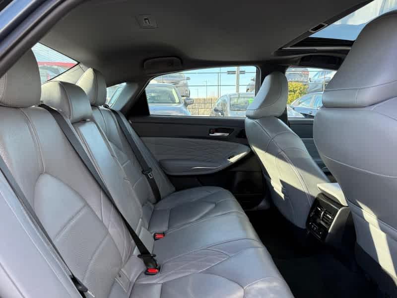 used 2019 Toyota Avalon Hybrid car, priced at $31,960