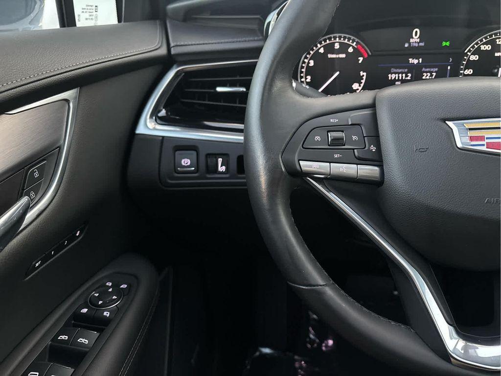 used 2024 Cadillac XT6 car, priced at $37,995