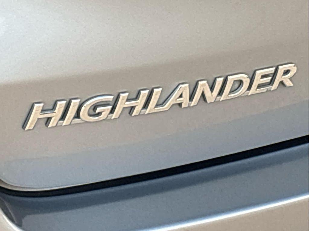 used 2015 Toyota Highlander car, priced at $17,995