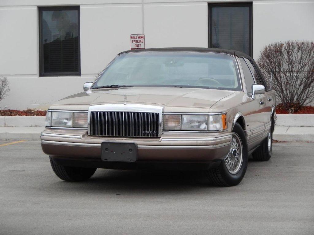 used 1992 Lincoln Town Car car, priced at $6,995