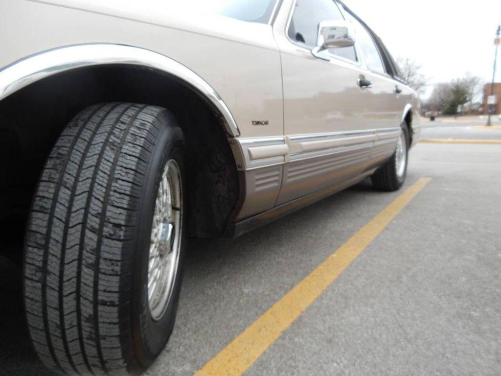 used 1992 Lincoln Town Car car, priced at $6,995