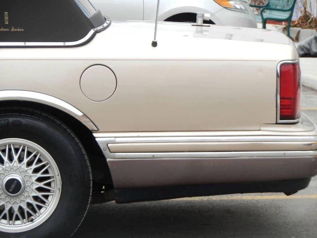 used 1992 Lincoln Town Car car, priced at $6,995