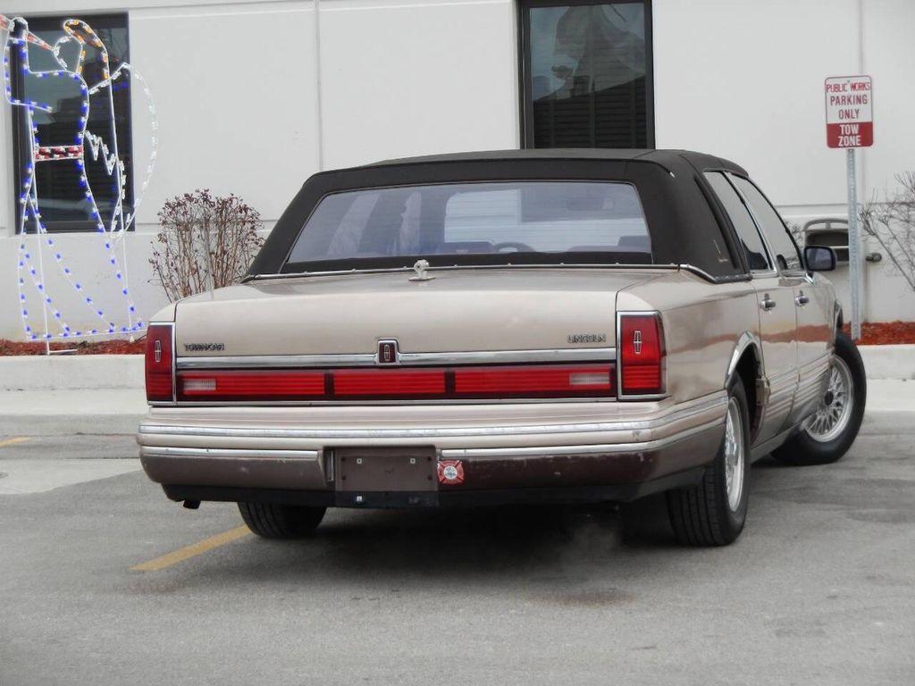 used 1992 Lincoln Town Car car, priced at $6,995