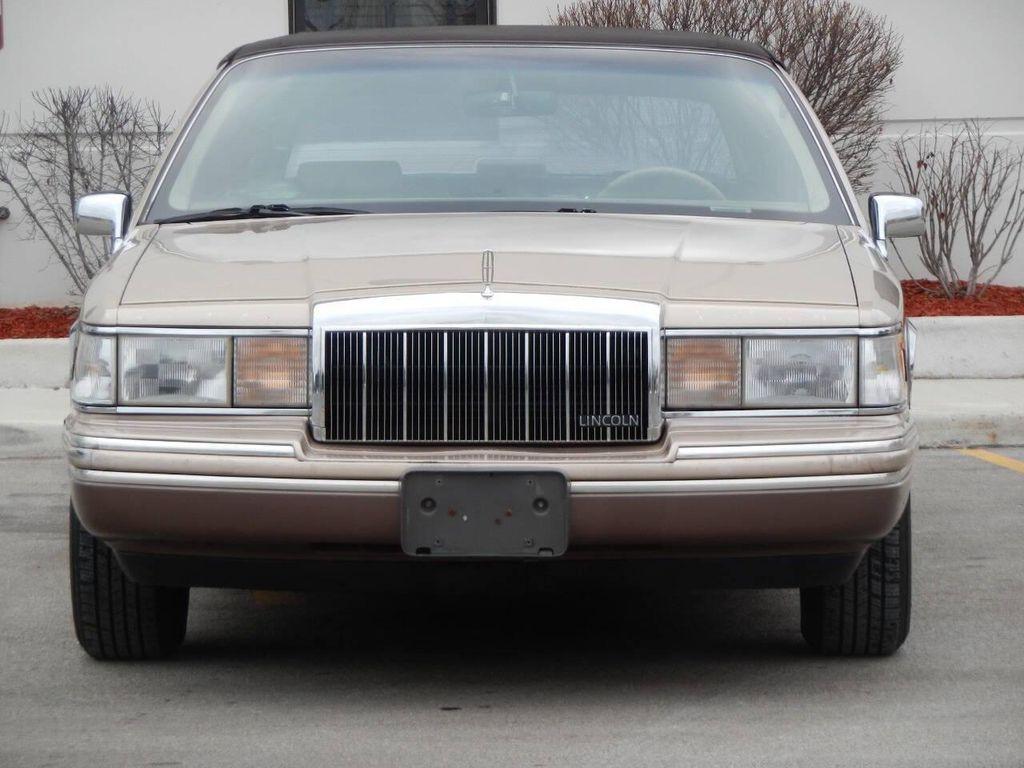 used 1992 Lincoln Town Car car, priced at $6,995