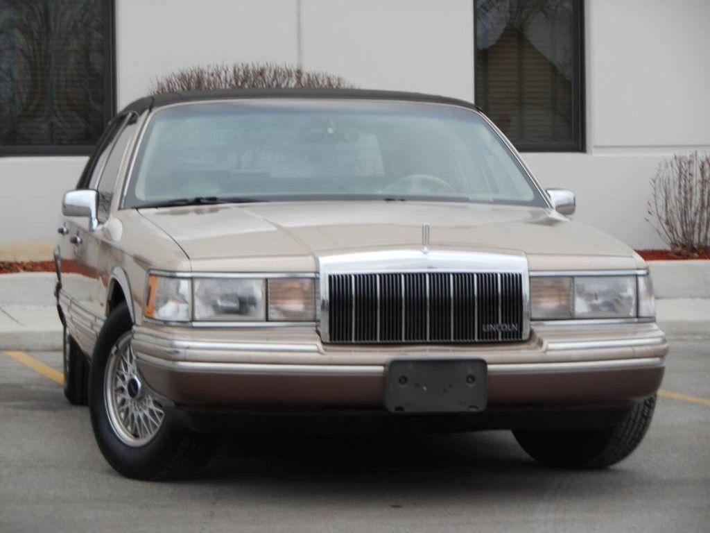 used 1992 Lincoln Town Car car, priced at $6,995